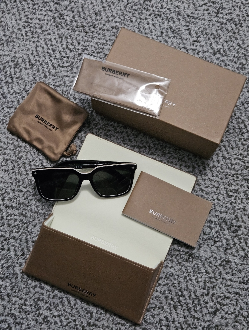 NWT: Burberry Black Sunglasses - Picture 9 of 9